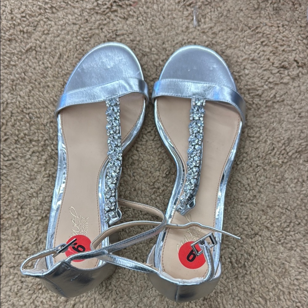 Jewel Badgley Mischka Silver Embellished Sandals